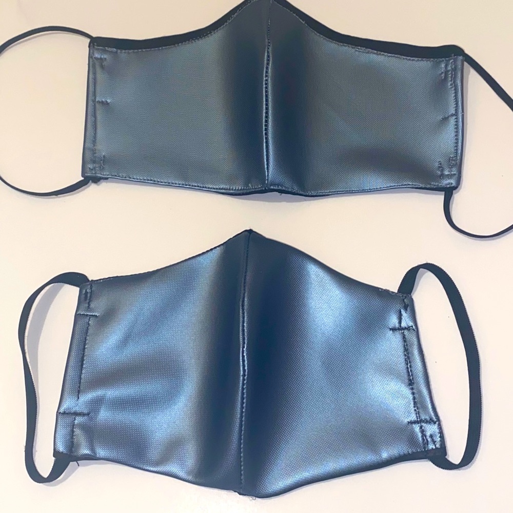 Face mask 1 comes in a pack